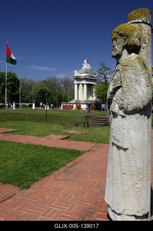 Bor-Kalán nemzetség monostorának szobrai-stock-foto