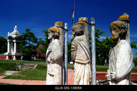 Bor-Kalán nemzetség monostorának szobrai-stock-foto