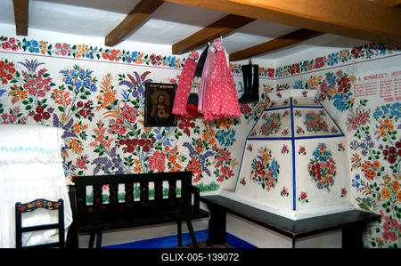 Kalocsa, pingálással díszített szoba a Tájházban-stock-foto
