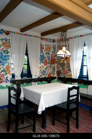 Kalocsa, pingálással díszített szoba a Tájházban-stock-foto