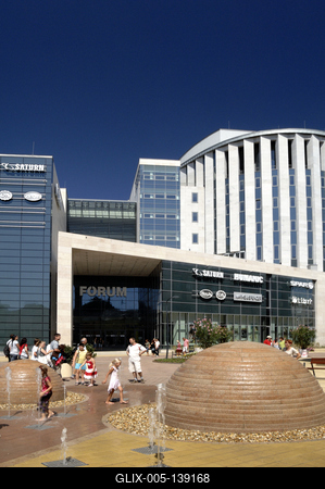 A Fórum Debrecen Bevásárlóközpont-stock-foto