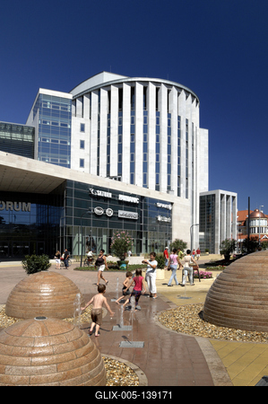 A Fórum Debrecen Bevásárlóközpont-stock-foto