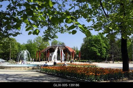 Hajdúszoboszló, a Harangház és festett jelfái-stock-foto
