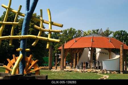 Hajdúszoboszló, a Harangház és festett jelfái-stock-foto