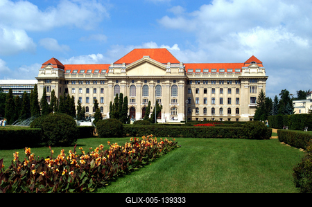 A Debreceni Egyetem főépülete-stock-foto