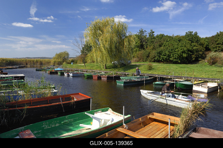 A Velencei-tó látképe Pákozdról-stock-foto