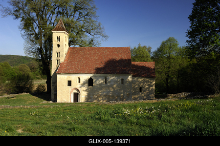 Mánfa, Árpád-kori Sarlós Boldogasszony templom-stock-foto