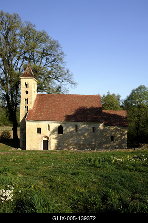 Mánfa, Árpád-kori Sarlós Boldogasszony templom-stock-foto