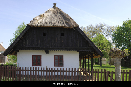 Tájház (Talpasház) Nagydobszán-stock-foto