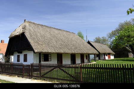 Tájház (Talpasház) Nagydobszán-stock-foto