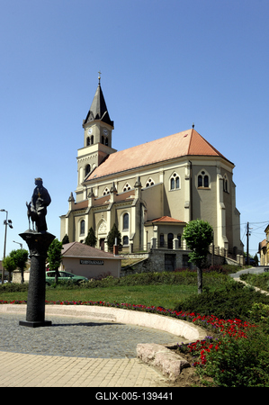 Mór, Szent Kereszt-templom-stock-foto