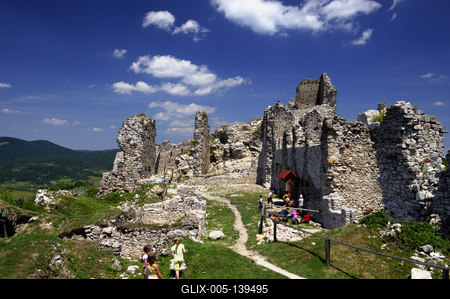A Regéci vár romjai-stock-foto
