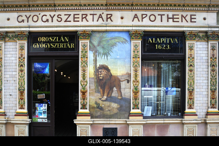 Sopron, az Oroszlán Gyógyszertár a Várkerületben-stock-foto