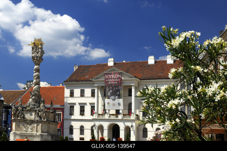 Sopron belvárosa (Fő tér)-stock-foto