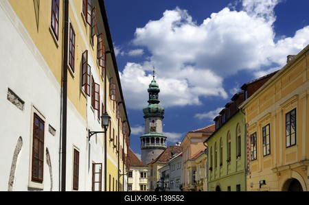 Sopron belvárosa a Tűztoronnyal-stock-foto
