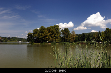 Az Orfűi-tó látképe-stock-foto