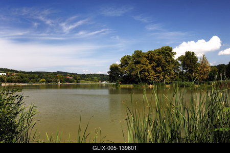 Az Orfűi-tó látképe-stock-foto