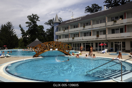 Komló - Sikonda, wellness-szálló és élményfürdő-stock-foto