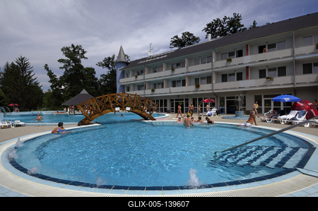 Komló - Sikonda, wellness-szálló és élményfürdő-stock-foto