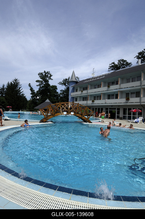 Komló - Sikonda, wellness-szálló és élményfürdő-stock-foto