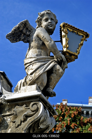 Sopron, a Mária-oszlop angyalai-stock-foto