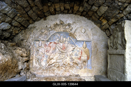 Mithras-szentély Fertőrákos határában-stock-foto