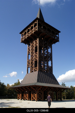 Millenniumi Kilátó a Kalapat tetőn-stock-foto