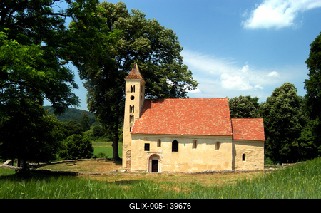 Mánfa, Árpád-kori Sarlós Boldogasszony templom-stock-foto