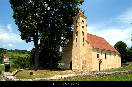 Mánfa, Árpád-kori Sarlós Boldogasszony templom-stock-foto