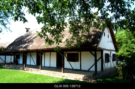 Ormánsági talpasház Sellyén-stock-foto