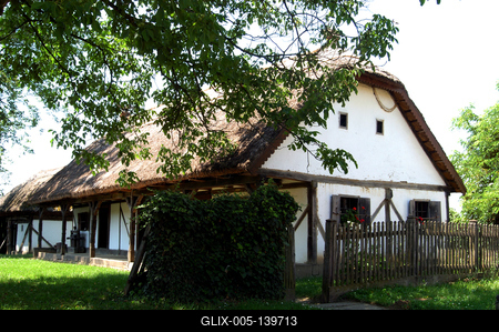 Ormánsági talpasház Sellyén-stock-foto