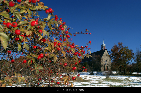 A Három-falu temploma a Mátrában-stock-foto