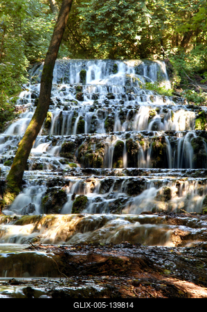 A Fátyol-vízesés a Szalajka-völgyben-stock-foto