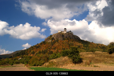 A Füzéri vár a Zempléni-hegységben-stock-foto