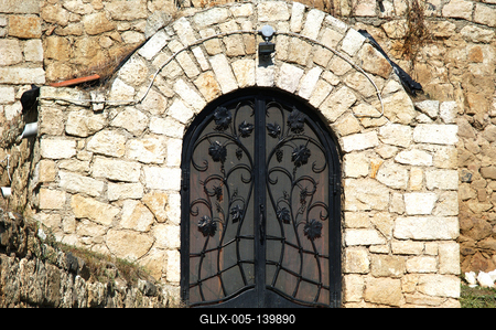 Borospince a tokaji hegyoldalban-stock-foto