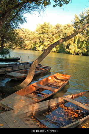 Csónakok a Bodrog partján, Tokaj mellett-stock-foto
