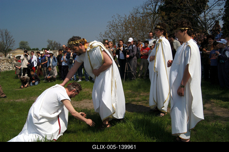 Tác, Flóra istennő ünnepe a Gorsium Régészeti Parkban-stock-foto