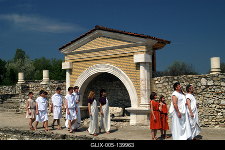 Tác, Flóra istennő ünnepe a Gorsium Régészeti Parkban-stock-foto