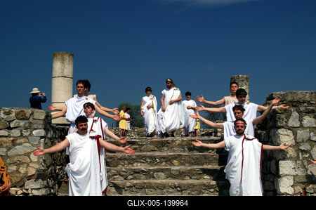 Tác, Flóra istennő ünnepe a Gorsium Régészeti Parkban-stock-foto