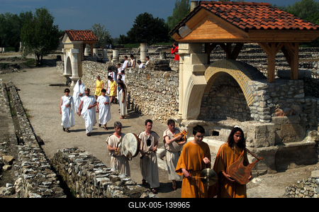 Tác, Flóra istennő ünnepe a Gorsium Régészeti Parkban-stock-foto