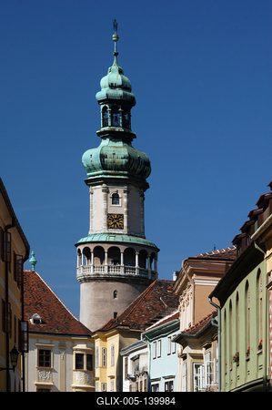 Sopron belvárosa a Tűztoronnyal-stock-foto
