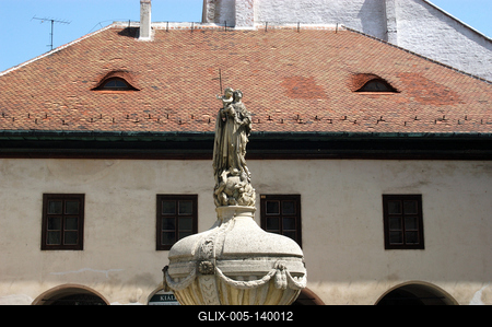 Sopron, Mária-kút az Orsolya téren-stock-foto