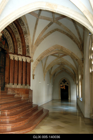 A Pannonhalmi Bencés Főapátság kerengője-stock-foto