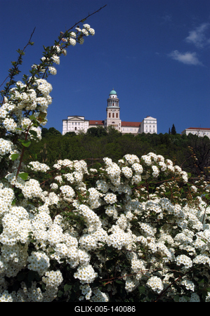 A Pannonhalmi Bencés Főapátság látképe-stock-foto