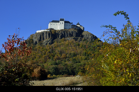 A füzéri vár a Zempléni-hegységben-stock-foto