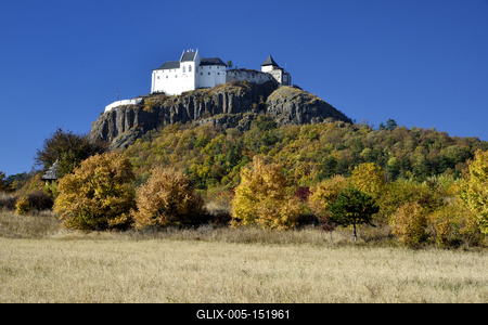 A füzéri vár a Zempléni-hegységben-stock-foto