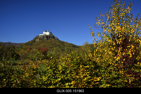 A füzéri vár a Zempléni-hegységben-stock-foto