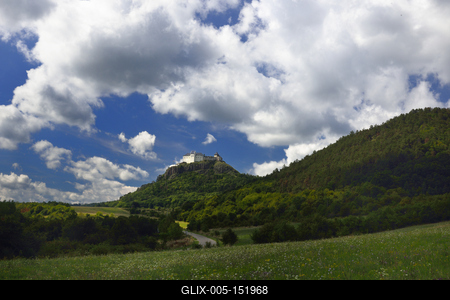 A füzéri vár a Zempléni-hegységben-stock-foto