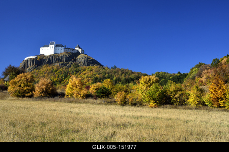 A füzéri vár a Zempléni-hegységben-stock-foto