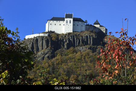 A füzéri vár a Zempléni-hegységben-stock-foto